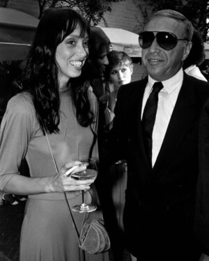 Shelley Duvall Instagram - Shelley Duvall at an event in Beverly Hills (1979) 🚬 

#shelleyduvall #actress #hollywood #moviestar #70s #1970s #seventies #cigarette #theshining #groovy #retro #wendytorrance #vintage #celebrity #fanpage #photoarchive #oliveoyl #helloimshelleyduvall #inspo