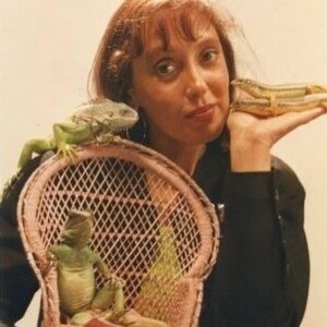 Shelley Duvall Instagram - Shelley Duvall with iguanas and lizards behind the scenes of Trevor Rabin’s Something to Hold on To music video, 1989. 🦎 

These charming photos always gain traction on the internet of people labeling the animals as her pets but they were actually owned by Henry Lizardlover, who featured them in the same music video. He posted these images on his Facebook page throughout the years. However, Shelley did own a few lizards herself at one point. 

#shelleyduvall #1980s #celebrity #actress #film #80s #lizards #henrylizardlover #hollywood #trevorrabin #wendytorrance #oliveoyl #theshining #80sfashion #throwback #nostalgia #80saesthetic #80sstyle