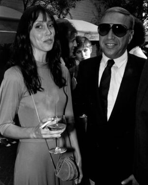 Shelley Duvall Instagram - Shelley Duvall at an event in Beverly Hills (1979) 🚬 

#shelleyduvall #actress #hollywood #moviestar #70s #1970s #seventies #cigarette #theshining #groovy #retro #wendytorrance #vintage #celebrity #fanpage #photoarchive #oliveoyl #helloimshelleyduvall #inspo