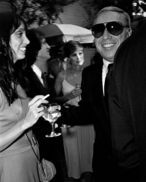 Shelley Duvall Instagram - Shelley Duvall at an event in Beverly Hills (1979) 🚬 

#shelleyduvall #actress #hollywood #moviestar #70s #1970s #seventies #cigarette #theshining #groovy #retro #wendytorrance #vintage #celebrity #fanpage #photoarchive #oliveoyl #helloimshelleyduvall #inspo