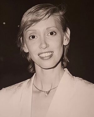 Shelley Duvall Instagram - Shelley Duvall photographed at an event for a children’s museum in LA, May 1984. 🌟 She always looked so ravishing with shorter hair! 

#shelleyduvall #1980s #actress #headshot #celebrity #helloimshelleyduvall #theshining #oliveoyl #80sstyle #moviestar #fanpage #photoarchive #80saesthetic #losangeles #hollywood #celeb #80sfashion #80s