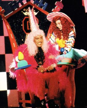 Shelley Duvall Instagram - Shelley Duvall’s Mother Goose Rock ‘n’ Rhyme premiered 34 years ago today (May 19, 1990) on the Disney Channel 🐣🌈🫧

The quirky TV movie had a star-studded cast including Little Richard, Brian Bonsall, Teri Garr, Woody Harrelson, Debbie Harry, Cyndi Lauper, and Howie Mandel. Shelley even met her current partner, Dan Gilroy, on set of this movie and they’ve been together ever since. You can watch it for free on YouTube! 

I love that luxurious red wig and @patriciafield costumes 💗

#shelleyduvall #mothergoose #1990s #nostalgia #patriciafield #disney #disneychannel #tvshow #90smovies #1990 #90skid #throwback #groovy #90saesthetic #feverdream #ilovethe90s #retro #vintage #actress #littlerichard #cyndilauper