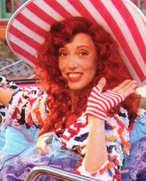 Shelley Duvall Instagram - Shelley Duvall’s Mother Goose Rock ‘n’ Rhyme premiered 34 years ago today (May 19, 1990) on the Disney Channel 🐣🌈🫧

The quirky TV movie had a star-studded cast including Little Richard, Brian Bonsall, Teri Garr, Woody Harrelson, Debbie Harry, Cyndi Lauper, and Howie Mandel. Shelley even met her current partner, Dan Gilroy, on set of this movie and they’ve been together ever since. You can watch it for free on YouTube! 

I love that luxurious red wig and @patriciafield costumes 💗

#shelleyduvall #mothergoose #1990s #nostalgia #patriciafield #disney #disneychannel #tvshow #90smovies #1990 #90skid #throwback #groovy #90saesthetic #feverdream #ilovethe90s #retro #vintage #actress #littlerichard #cyndilauper