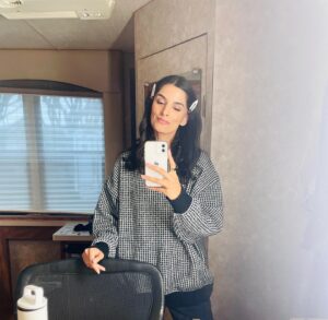 Shelly Bhalla Instagram - Another trip around the sun and celebrating this birthday on set (by napping in my trailer) 🎂💗🙏🏽