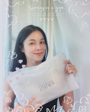 Shennio Lin Instagram - 《日安》
女生很在乎早上睡醒時
身體是否依然在放鬆的狀態

今年喜愛-黃、紫
忘記有穿24HRS無感支撐內衣-春日粉紫
舒適度柔軟輕盈🔝

@fashionforyes_ 
@24hrs_underwear 
.
.
.
.
.
.
.
#舒適與支撐完美結合
#無感提拉神器
#justwear24hrs