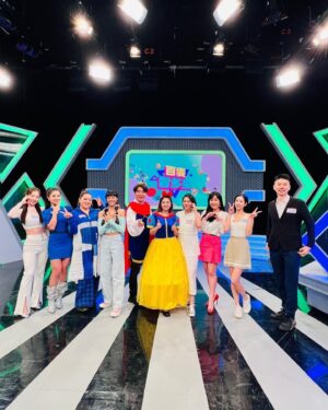 Shennio Lin Instagram - 百變智多星-年代MUCH38台
今晚九點

夏天來了，你擔心變黑嗎？
你有在好好好做防曬嗎？還是跟我一樣喜歡曬太陽然後防曬就隨性呢🤣🤣
今晚黑白配，白雪公主們與黑美人們會有什麼火花呢？
鎖定今晚9點唷

百變智多星
@100changestar 

百變主持人
@kennyliang1204 @yeh_mei312 

白雪公主與黑美人
@amandachu0308 
@miss_liuhanchu 
@hoelaine1116 
@amanda_itsme 
@chloeqin621 

今日百變關主
@shihshiangliao 
@rd.grace.f 
.
.
.
.
.
.
.
#百變智多星 #健身女孩 #也可以叫我黑美人了