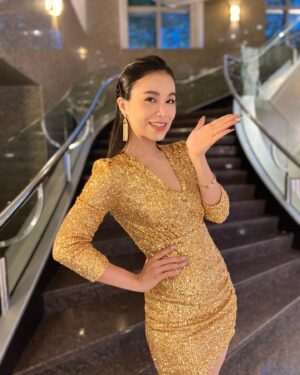 Shennio Lin Instagram - 感恩 Volvo春酒晚宴 

有美食佳餚 有音樂的夜晚
LC總裁認真的幽默 
在場各個都是Volvo 菁英
謝謝有你們
能有高性能安全的車子選擇
讓我們開車平平安安同時
享受快樂時光
.
.
.
.
.
.
.
#Volvocar #singingforyou 
#volvosafe