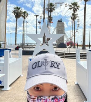 Sheren Tang Instagram - 阿德萊德是個澳洲小城市比較純樸安靜，去那裡都不遠，氣候暖和不太冷但有點乾，可跟北京相比沒什麼😂
#認識了很多熱情親切的教會朋友#
#人口不密集空間感足夠#
#天空很藍#