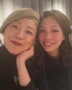 Sheren Tang Instagram - 這個星期都很熱鬧，看見愛我的你們送上各種為我慶生的心意，真的感到無比幸福❤️我會一一看完的。今日一整天都會跟主內姐妹們相交，工作、團契和晚飯，我向來不是一個喜歡大肆慶祝的人，感恩生命來到今天仍然非常豐盛，常常喜樂很少憂愁，有主愛、有親人朋友的愛，有粉絲愛、我也勇於去付出愛；最希望未來的人生過得更有意義。從「自我」學習少些我我我，盡力減少慾望，減少浪費地球資源，做多些對人有益的事。人生階段不同對工作的看法和要求自然不一樣，懂得愛是什麼，懂得愛惜自己，擇偶才會寧缺毋濫，拍戲同樣。非常感動很多粉絲都祝福我繼續過自己喜歡的生活；你們會做更好的自己，我也一樣✌🏼
相信只要我繼續做演員一定再有天作之合的，演戲才能是上天賜予，祂也會為我安排怎樣用最好。如今的人生階段不想只為賺錢或自我成就，更想做出多些美好的事與大家共享。我要開始去忙了，你們繼續happy！
#今天未拍照只能送上Kit與我提早慶生的照片😜
#愛你們😘😘😘♥️♥️♥️