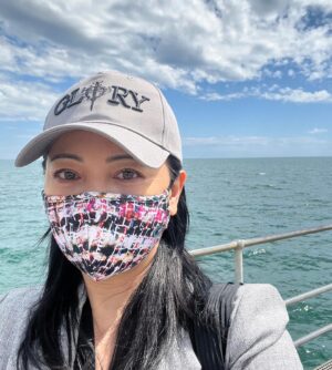 Sheren Tang Instagram - 阿德萊德是個澳洲小城市比較純樸安靜，去那裡都不遠，氣候暖和不太冷但有點乾，可跟北京相比沒什麼😂
#認識了很多熱情親切的教會朋友#
#人口不密集空間感足夠#
#天空很藍#