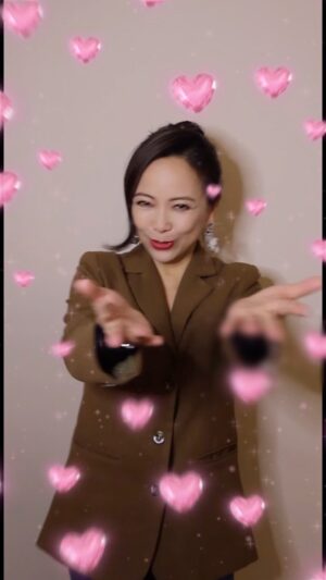 Sheren Tang Instagram - 活到今天，發現身邊有沒有情人不是很重要，反而自己要做個有情有義的人，這樣才不枉此生❤️祝福今天有沒有情人的～都快樂🥰💕💕💕