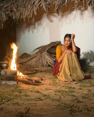 Sherry Agarwal Instagram - D-glam, dark, tanned village girl look, from the Telugu film…!!!
*
*
*
*
*
*
#rangasthalam #village #villagelove #telugu #movie #south #tanned #teluguactress #telugufilmnagar #teluguactress #telugucinema #sherryagarwal #rangasthalam #mythri #southindia #instapicture #tamil #andrapradesh