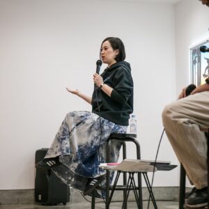 Shiho Watanabe Instagram - 2019.8.24 cherry chill will. "Blue Saudade” Talk Session @APPLEBUM ART GALLERY
That was really cool to be a part of this project🙏🏻 thanks @cherrychillwill @shintarokurokawa and @applebum_tokyo 🍎
We were filming @hiphopdna_jp Panel series as well📺 
APPLEBUMでのトークショウ、ccwさんと黒ちゃん、お酒でも飲みながら延々と話していたいようなヴァイブスでした🍎どうもありがとうございました🙏🏻 #Applebum #talkshowhost