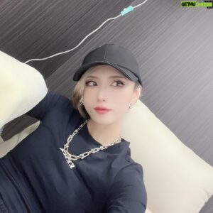 Shiki Aoki Instagram - 10月になってようやく仕事も落ち着いて来たので、
新規開拓で初めてのお店に行ってみたり😗
ほんと知らん人ともよく話すようになったな〜と、己の変化に驚きつつ楽しい煙ライフを送っております
最近特にお店で知り合って仲良くなる人が多くて楽しい

そして今週も安定の @biyonai_official さんの美容点滴でビタミンチャージ💪
高濃度ビタミンとスペシャル美白&美髪のやつだったかな？
睡眠の質が悪いことをお伝えしたら高濃度ビタミンを継続しましょうとのことで、改善されるといいな〜！

あとはVALXさんから素敵なウェアとEAAもいただきました😚
EAAは今飲んでるやつなくなったら飲んでみよ〜！
ウェアは既にお気に入りです