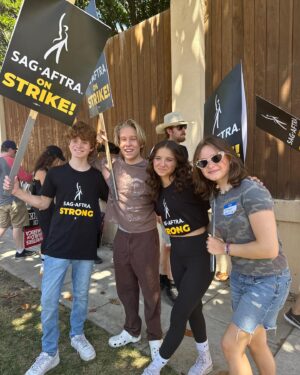 Shiloh Verrico Instagram - @sagaftra supporting my union and the WGA on the picket line. So important that we all stand together in solidarity because these issues we are fighting for are too important! #sagaftrastrong #sagaftrastrike #sagaftramember