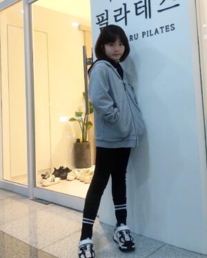 Shim Hye-yeon Instagram - 팔다리 길어지고~~~
목을 되찾는 그날까지~💪💪
#필라테스 #아역 #아역배우
