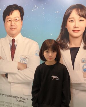 Shim Hye-yeon Instagram - 이번달은 정말 움직임도 없는..
나무늘보 혜연이였는데
역시나 근육량 줄고 몸무게 줄고 
키는 그대로이고🥲
매달1cm씩 컸는데 이럴수가 ㅠ
추워서 그만둔 줄넘기 다시 해야겠어요~
원장님 말씀데로 핸폰량 줄이고 일찍자고
잘먹고 운동량 늘려보자규~~~
#하이키한의원 감사합니다😍

#하이키 #아역 #아역배우