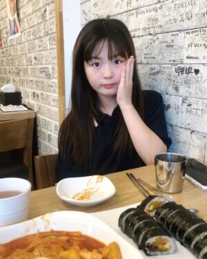 Shim Hye-yeon Instagram - 교정으로 혜연이 입안은 총체적난국인데
오늘 교정수정까지해서 웃기가
힘들다고해서 저녁못먹을줄 알았어요~

이게 웬일이니~~😵😵😵
삶은계란 소스에 비벼서 마무리~
코박고 먹었습니다~
.
.
.
.
.
.
.
#아역 #아역배우 #광고모델 #키즈모델