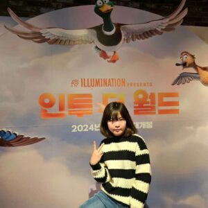 Shim Hye-yeon Instagram - #광고
<미니언즈> <슈퍼 마리오 브라더스>
일루미네이션의 2024년 첫 영화!
인투 더 월드 시사회다녀왔요~~

큰 스크린으로 보니 영상미와 생동감이 단연 👍👍
아름다운 자연과 하늘을 나는 동안 펼쳐지는
구름 속 광경~최고~~~~~~~
심지어 날라가는 오렌지까지 진짜 같아요^^

티격대는 남매와 안정현실주의 아빠~
현실에 안주하지 않는 엄마의
따뜻하고 유쾌한 가족모험 이야기예요~
올 겨울방학에는 아이들과
영화관에서 인투더월드 보시길 추천합니다~

#인투더월드 #일루미네이션 #영화 #영화추천 #1월10일극장개봉 #애니메이션 #가족영화추천