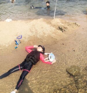 Shim Hye-yeon Instagram - 친정근처~
자리맡으면 다 내땅~
아이들은 신났고 
어른들은 더워 죽고~
어딜가도 덥다앙😵
.
.
.
.
.
.
#아역 #아역배우 #초등학생