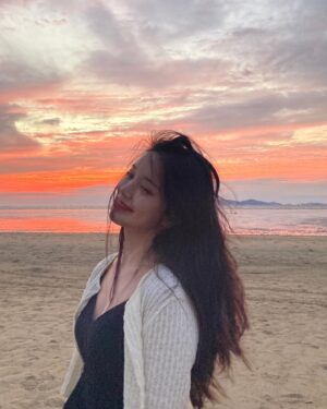 Shin Ga-eun Instagram - ⠀
⠀
(๑╹ω╹๑ )열ㅇト홉 소㉡ㅕ들고ト ㅎr루종일 좋았더라ⓩ┃.. (╹◡╹）♡