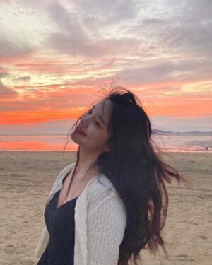 Shin Ga-eun Instagram - ⠀
⠀
(๑╹ω╹๑ )열ㅇト홉 소㉡ㅕ들고ト ㅎr루종일 좋았더라ⓩ┃.. (╹◡╹）♡