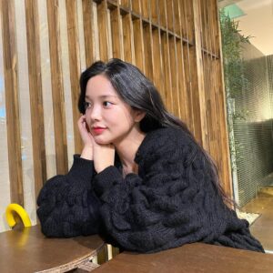 Shin Ga-eun Instagram - ⠀
⠀
#affection
#🍁