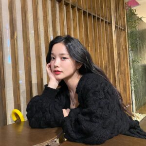 Shin Ga-eun Instagram - ⠀
⠀
#affection
#🍁