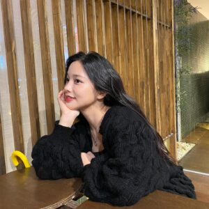 Shin Ga-eun Instagram - ⠀
⠀
#affection
#🍁