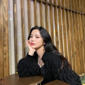 Shin Ga-eun Instagram - ⠀
⠀
#affection
#🍁