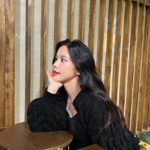 Shin Ga-eun Instagram - ⠀
⠀
#affection
#🍁