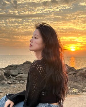 Shin Ga-eun Instagram - .

@andtheother_official #ANDTHEOTHER #앤디아더 #안유진가디건 #안유진볼레로 #광고