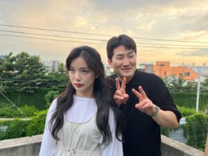 Shin Ga-eun Instagram - ⠀
⠀
항상 즐거운 다우소 촬영장🥹
시간이 너무 부족해yo…
오래오래 갑시댜 ☀️🌿
민우오빠 소원 들어주기 완.ㅋㅋㅋㅋㅋㅋㅋㅋㅋㅋㅋ