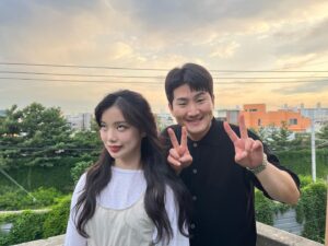 Shin Ga-eun Instagram - ⠀
⠀
항상 즐거운 다우소 촬영장🥹
시간이 너무 부족해yo…
오래오래 갑시댜 ☀️🌿
민우오빠 소원 들어주기 완.ㅋㅋㅋㅋㅋㅋㅋㅋㅋㅋㅋ