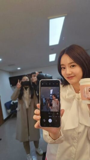 Shin Go-eun Instagram - 김천까지 커피차를 몰고와준
나의 좌심방(@yj_ddk ) 우심실(@jarangtti )

고마워요🥰