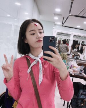 Shin Go-eun Instagram - 후
단발머리 나영이 이번투어 너무 
두근두근 도키도키 행복했다💕

#신나영
#뮤지컬빨래