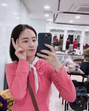 Shin Go-eun Instagram - 후
단발머리 나영이 이번투어 너무 
두근두근 도키도키 행복했다💕

#신나영
#뮤지컬빨래