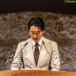Shin Hyun-joon Instagram - 하늘보다 높으신 주 사랑
바다보다 넓으신 주 사랑
나를 향한 크고 높으신 사랑
헛되고 헛된 그 모든 것
내게서 멀리 거두셨네
나의 수치 찬양되었네
영원히 감사드리리
주님의 그 은혜
나 찾아주신 그 사랑
오 주님의 전부 
사랑해요 경배해요 나 주 위해 살리
영원토록 신실하신주 사랑을 전하리🤍
하나님께서 세상을 사랑하사
독생자를 주셨으니 
믿는 자는 영생을 얻으리

#사랑합니다
#선교대회 #여의도침례교회