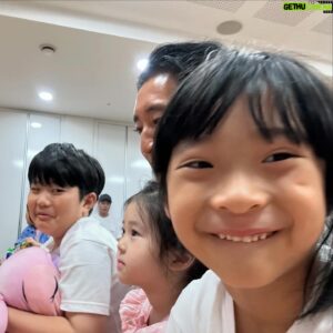 Shin Hyun-joon Instagram - 아빠가 너무너무 사랑해❤️🧡💛💚🩵💙💜
너희에게 아버지가 되고 너희는 내게 자녀가 되리라 
전능하신 주의 말씀이니라 하셨느니라
(고린도후서 6:18)
And will be a Father to you; and you will be my sons and daughters, says the Lord, the Ruler of all.
(2 Corinthians)

#love #family #jesuslovesyou #thankyoujesus
#예배하는가정 #기도하는아빠🙏🏼