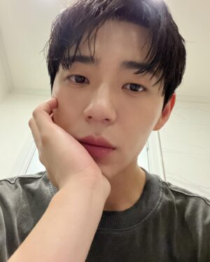 Shin Jae-ha Instagram - 굿나잇🌙