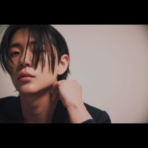 Shin Jae-ha Instagram - 잘가 긴 머리 또 만나👋🏻

Photo: @semaz__  김태구
Hair: @gguminmin 이민
Makeup: @leeseul_e 이이슬