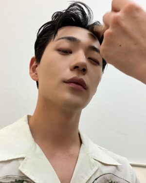 Shin Jae-ha Instagram - 😉