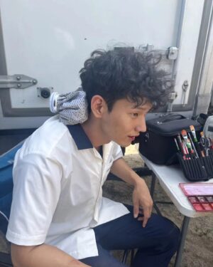 Shin Jae-hwi Instagram - 저때나 지금이나 참 덥다