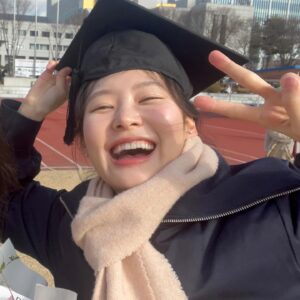Shin Ji-hoon Instagram - ( 제 졸업 아녀요 껄껄)

축하하러 가서 당사자보다 신난 나

((여기가 제가 선수 때 운동하던 곳이에요