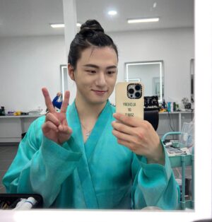 Shin Seung-ho Instagram - ???