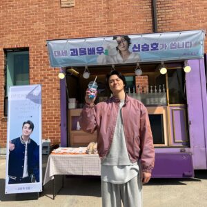 Shin Seung-ho Instagram - 대세도 괴물도 아니지만 정말 감사합니다❤️