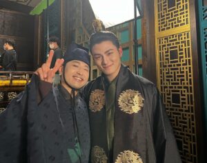 Shin Seung-ho Instagram - 그동안 환혼을 사랑해주셔서 감사드립니다🙏❤️

긴시간 동안 너무도 즐거웠고 행복했습니다. 
환혼을 통해 받은 사랑들을 오래오래 기억하면서, 앞으로는 또다른 새로운 모습을 연기하며 신나게 도전할게요. 

여러분들께도 오래오래 기억될 환혼이 되길...!
감사합니다 사랑합니다 ❤️🙏