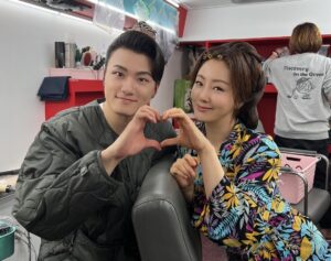 Shin Seung-ho Instagram - 그동안 환혼을 사랑해주셔서 감사드립니다🙏❤️

긴시간 동안 너무도 즐거웠고 행복했습니다. 
환혼을 통해 받은 사랑들을 오래오래 기억하면서, 앞으로는 또다른 새로운 모습을 연기하며 신나게 도전할게요. 

여러분들께도 오래오래 기억될 환혼이 되길...!
감사합니다 사랑합니다 ❤️🙏