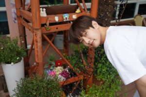 Shin Won-ho Instagram - 🌻