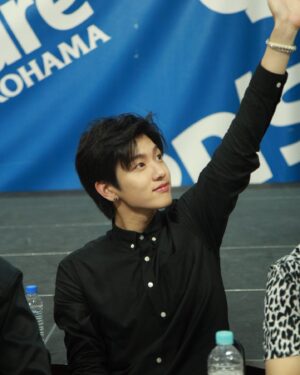 Shin Won-ho Instagram - ✋